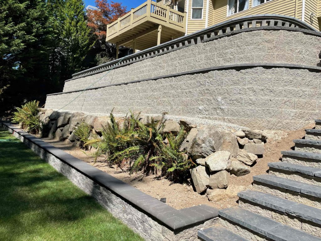 Paver Retaining Wall - Seattle Outdoor Spaces